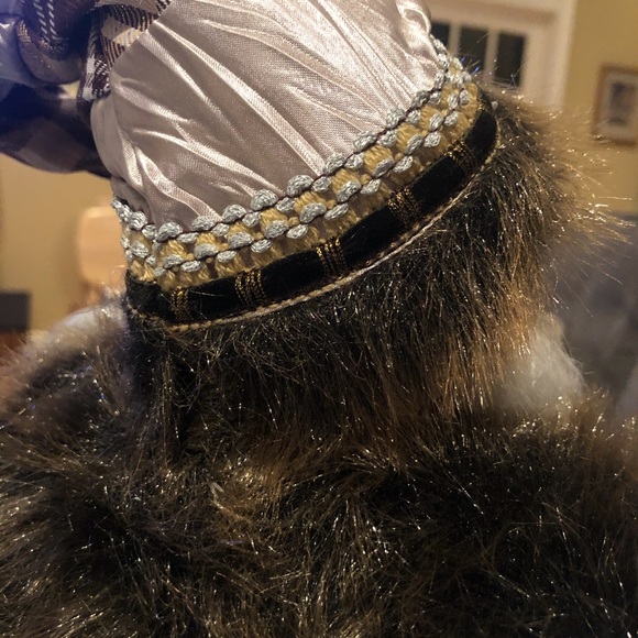 SANTA CLAUS HOLDING A JEWELED STAFF AND WREATH - Picture 13 of 15